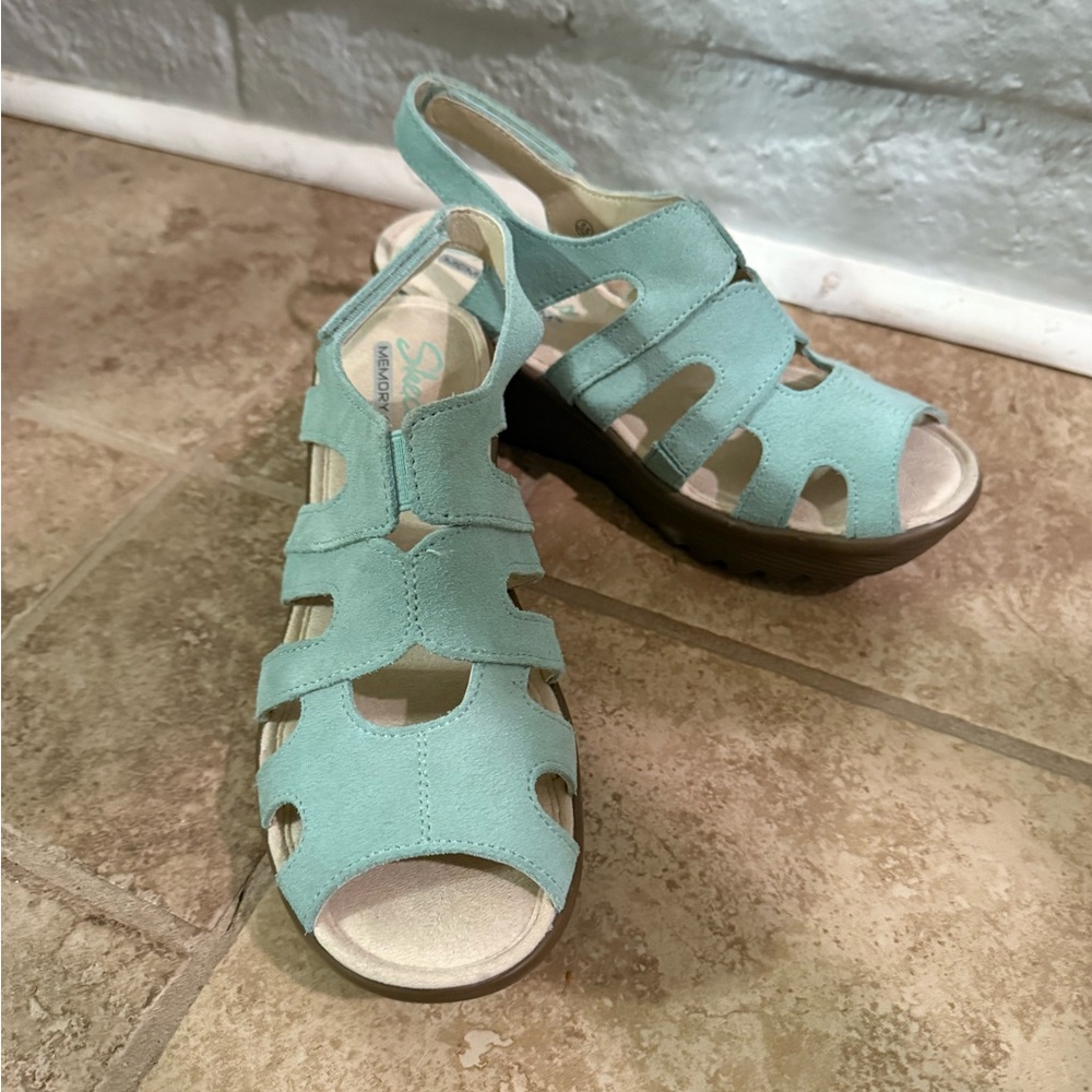 New Skechers parallel stylin suede leather wedge sandals size 5.5 turqoise color - Picture 9 of 9